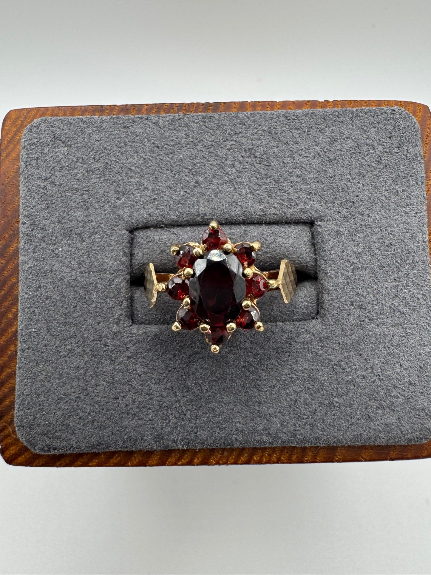 9ct gold garnet cluster ring