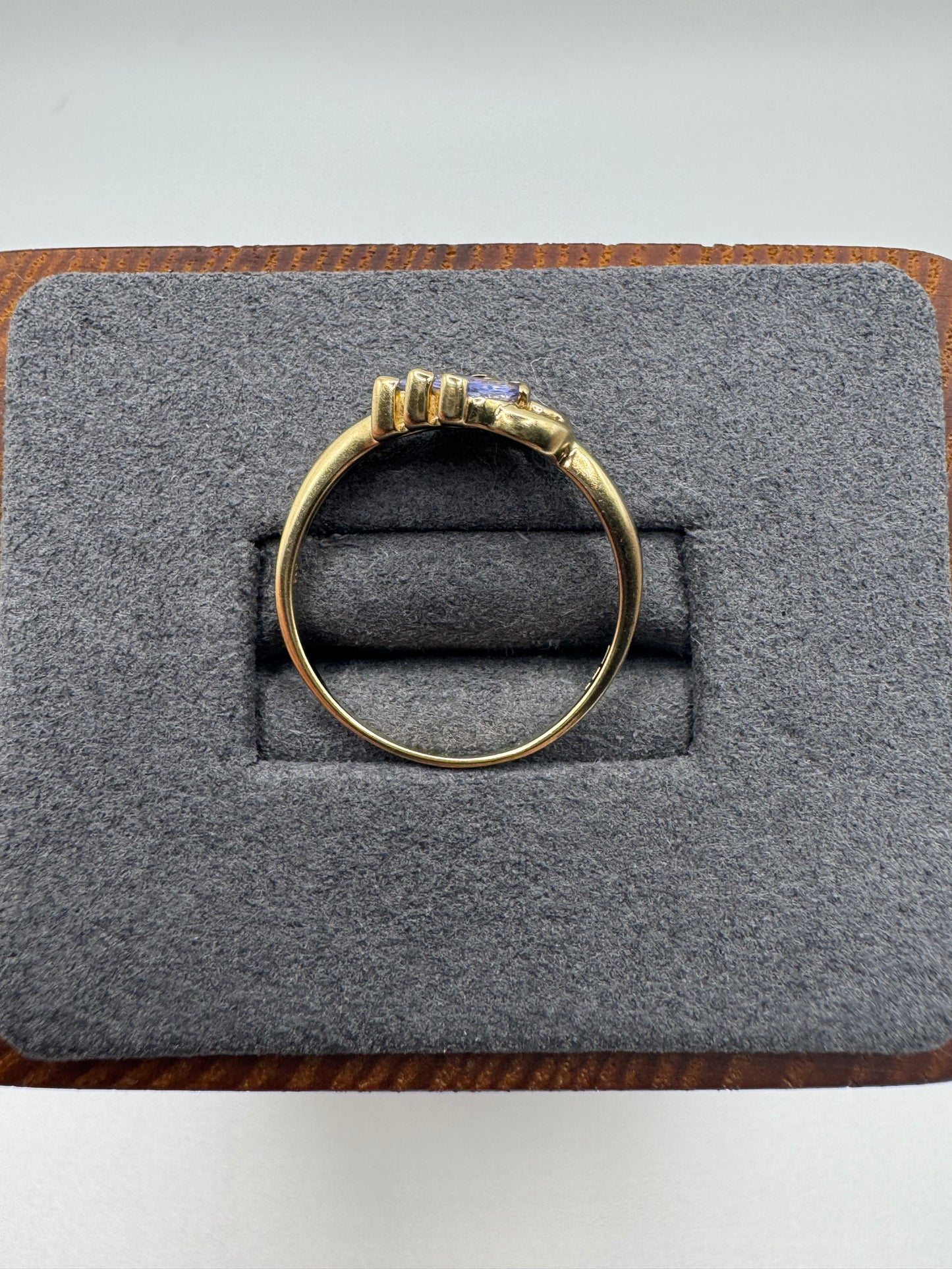 9ct gold tanzanite and alexandrite ring