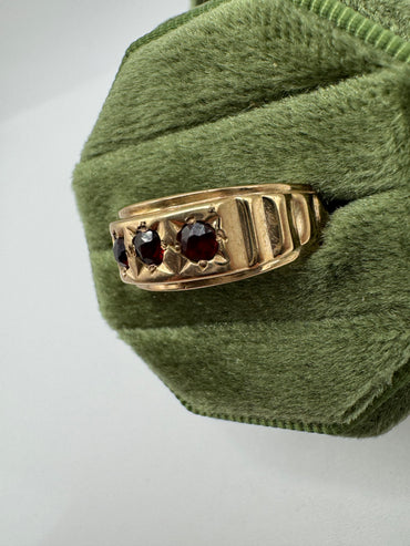 9ct gold 3 stone garnet gypsy ring