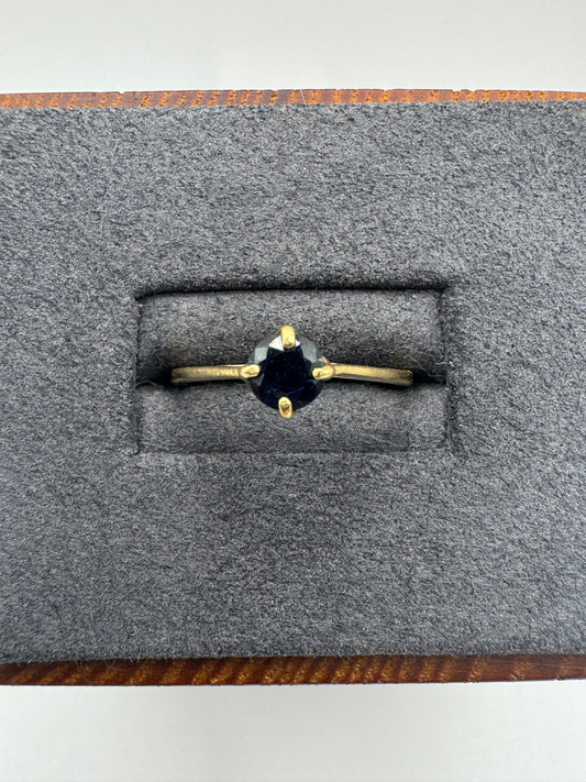 18ct gold sapphire ring