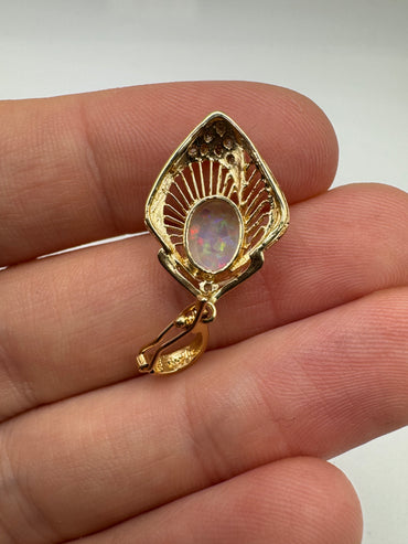 14ct gold opal and diamond pendant