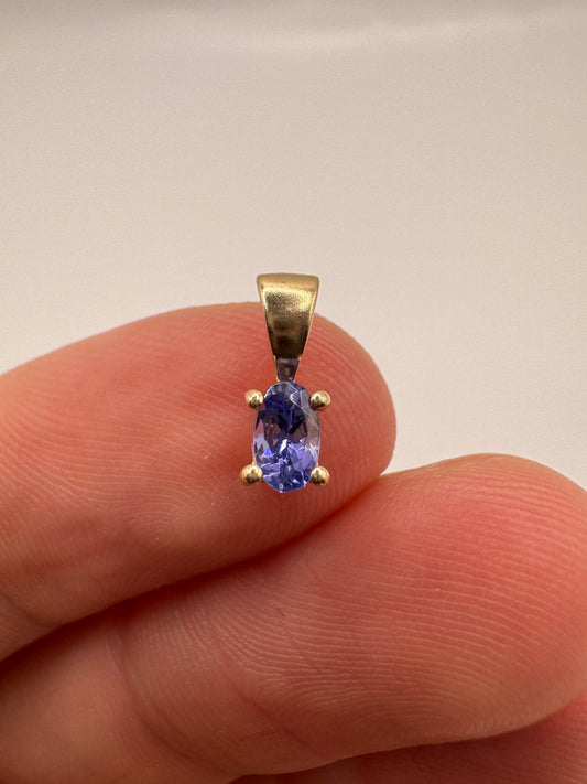 9ct gold tanzanite pendant