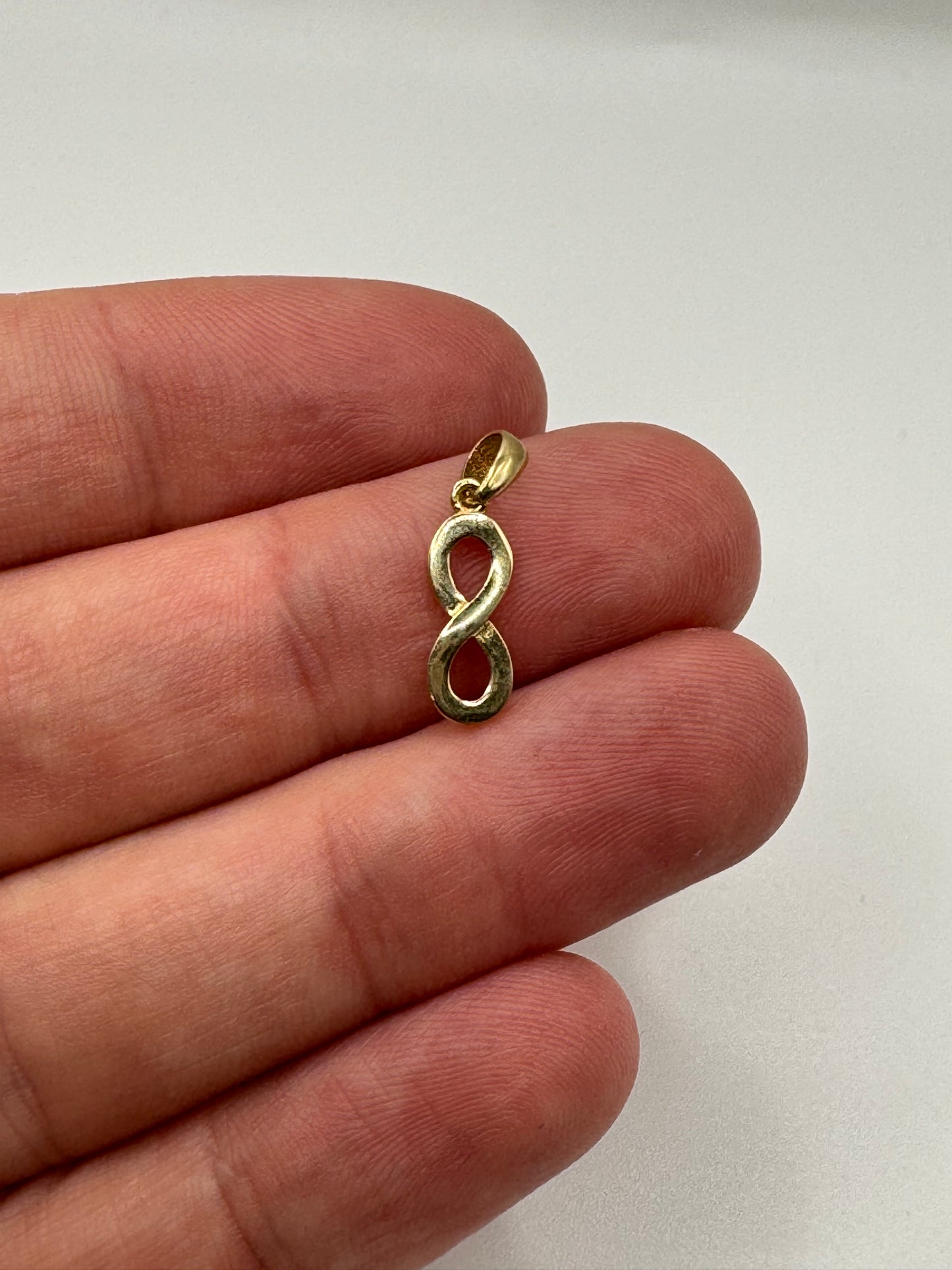 9ct gold infinity charm