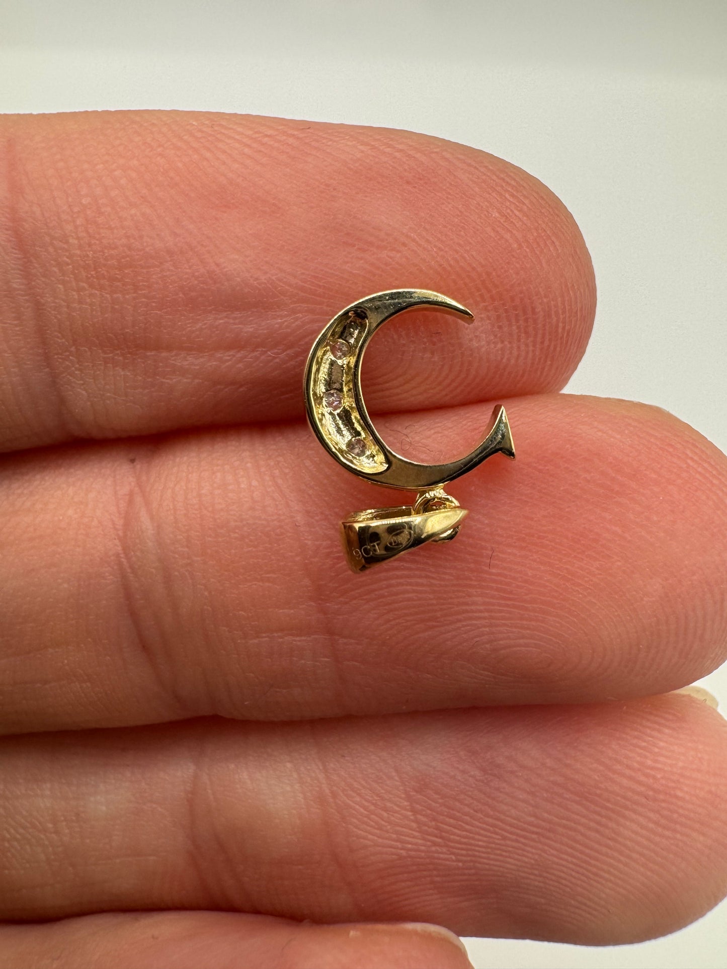 9ct gold diamond initial C pendant