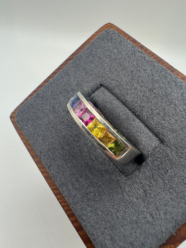 9ct white gold multi-coloured sapphire ring