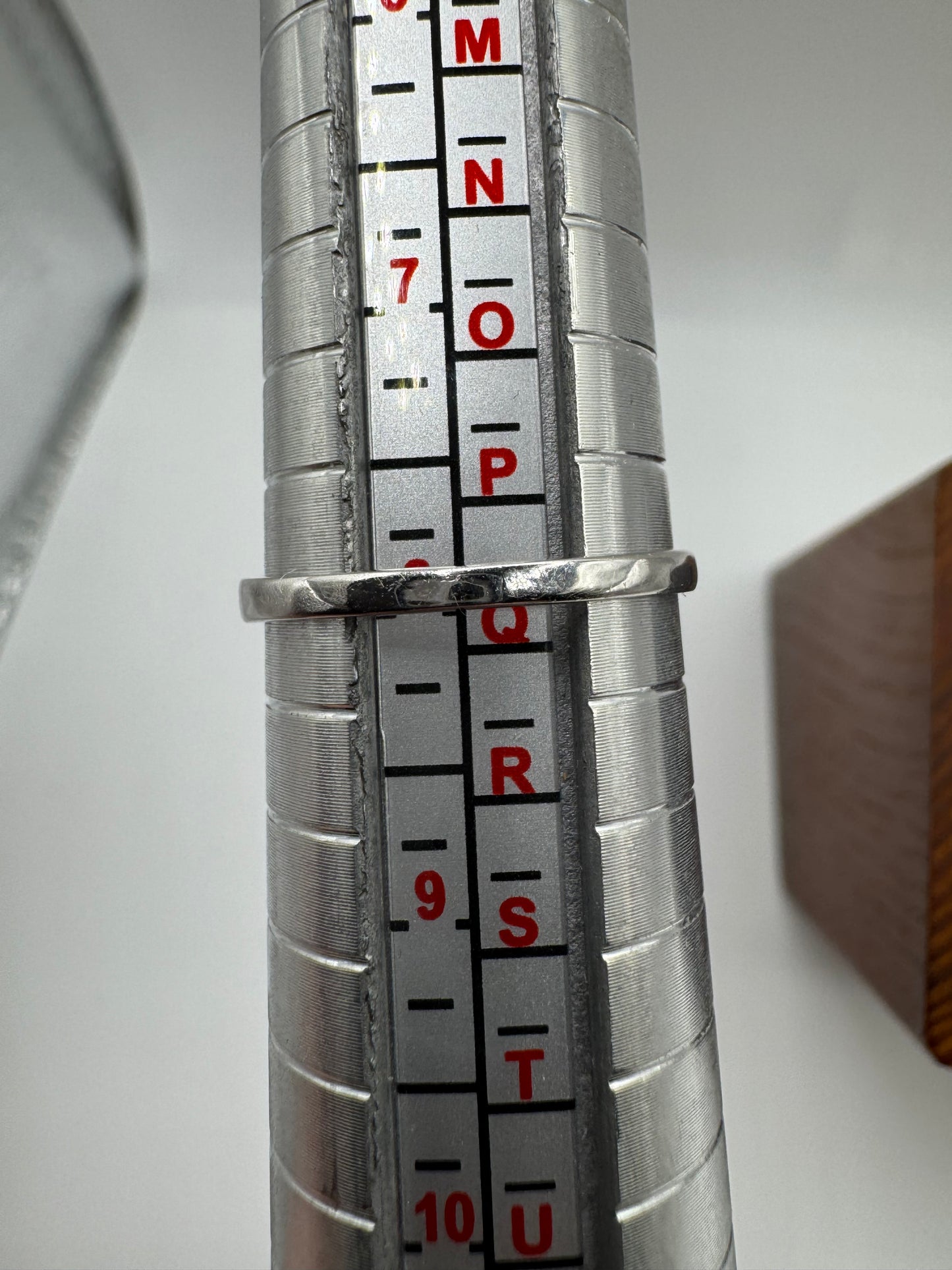 9ct white gold pink topaz and diamond ring