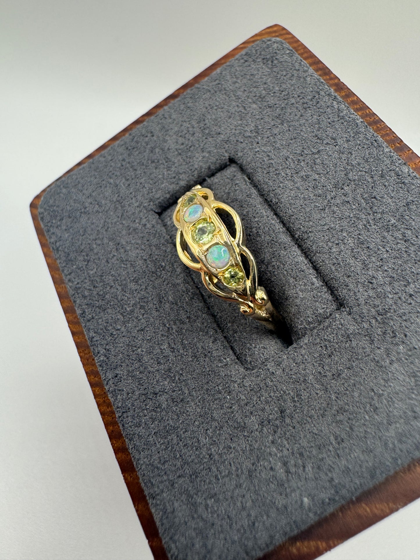 9ct gold peridot and opal ring