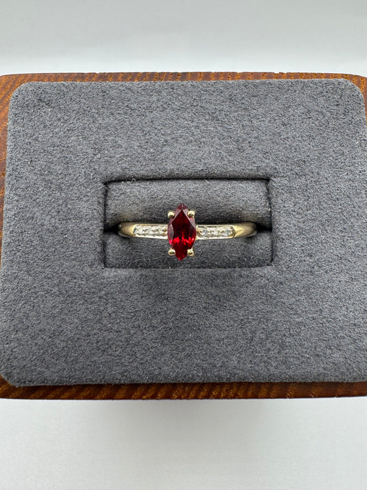 9ct gold garnet and diamond ring