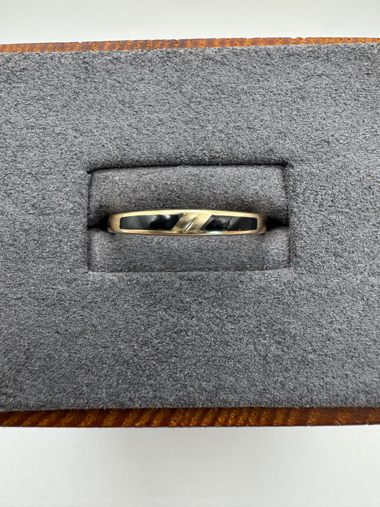 9ct gold enamelled band