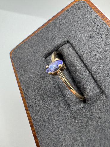 9ct gold tanzanite ring