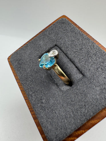 9ct gold topaz heart ring