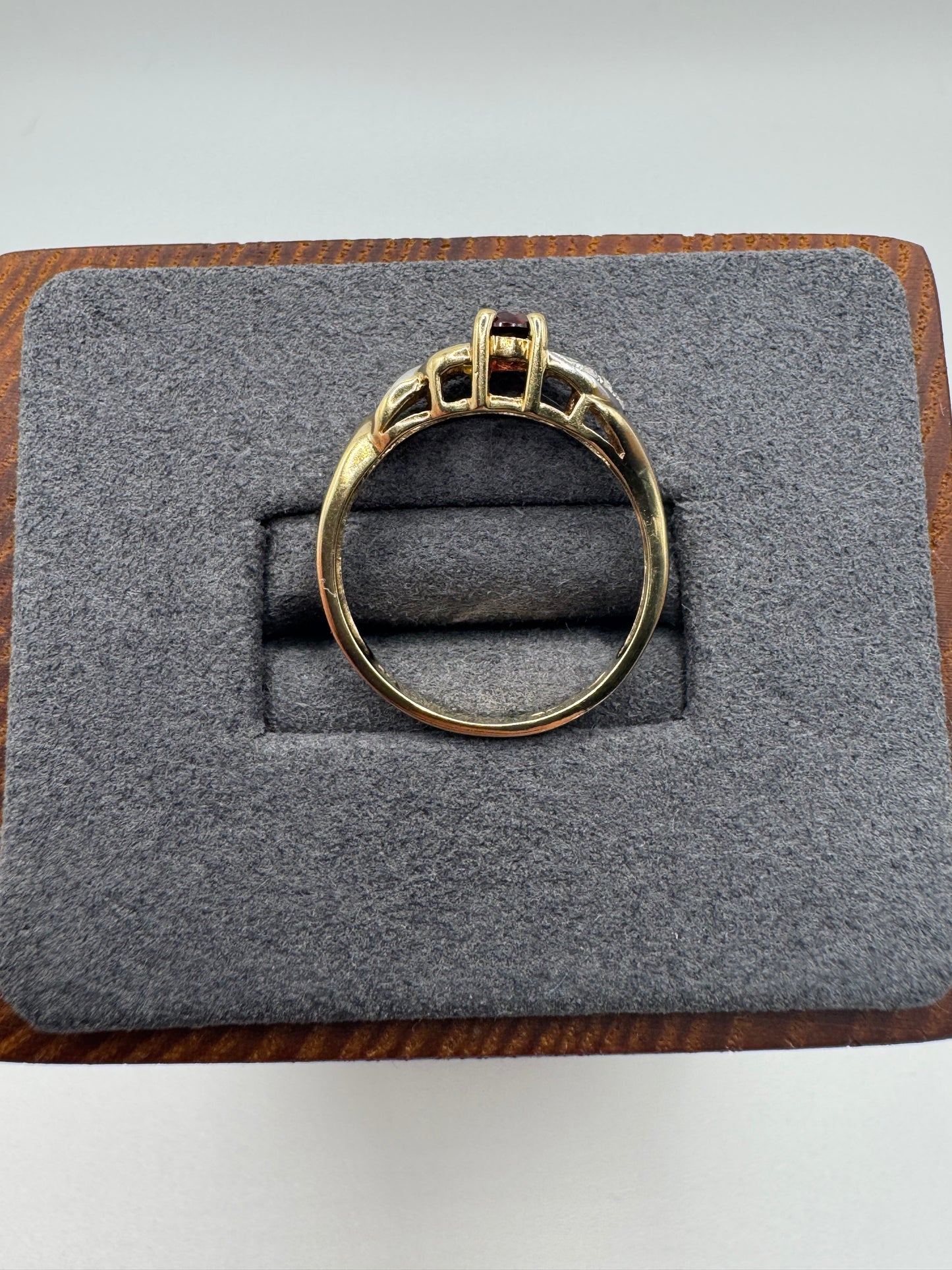 9ct gold garnet and diamond ring