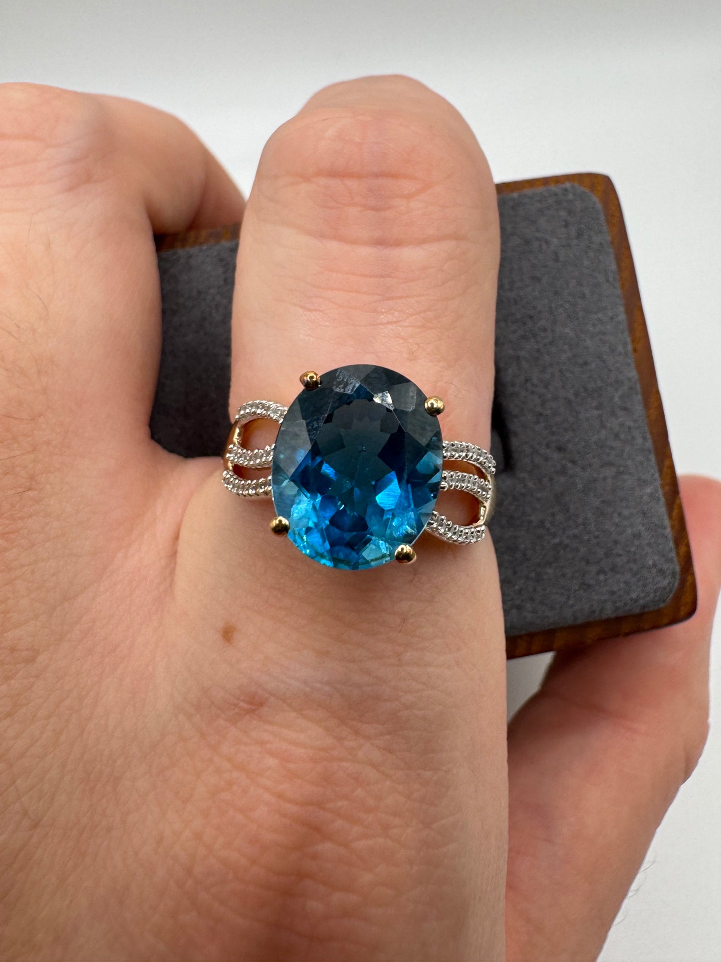 9ct gold topaz and diamond ring