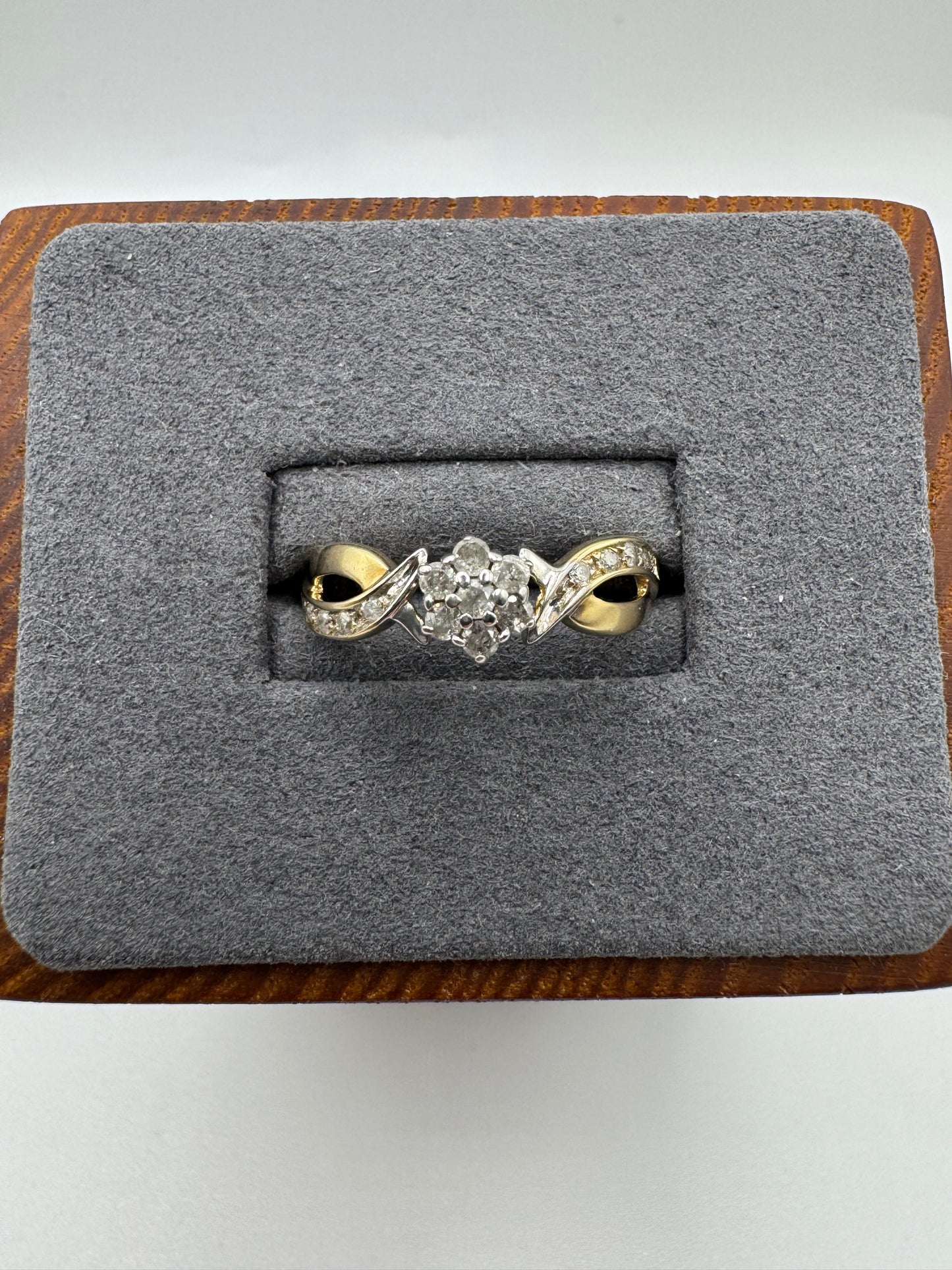 9ct gold diamond cluster ring