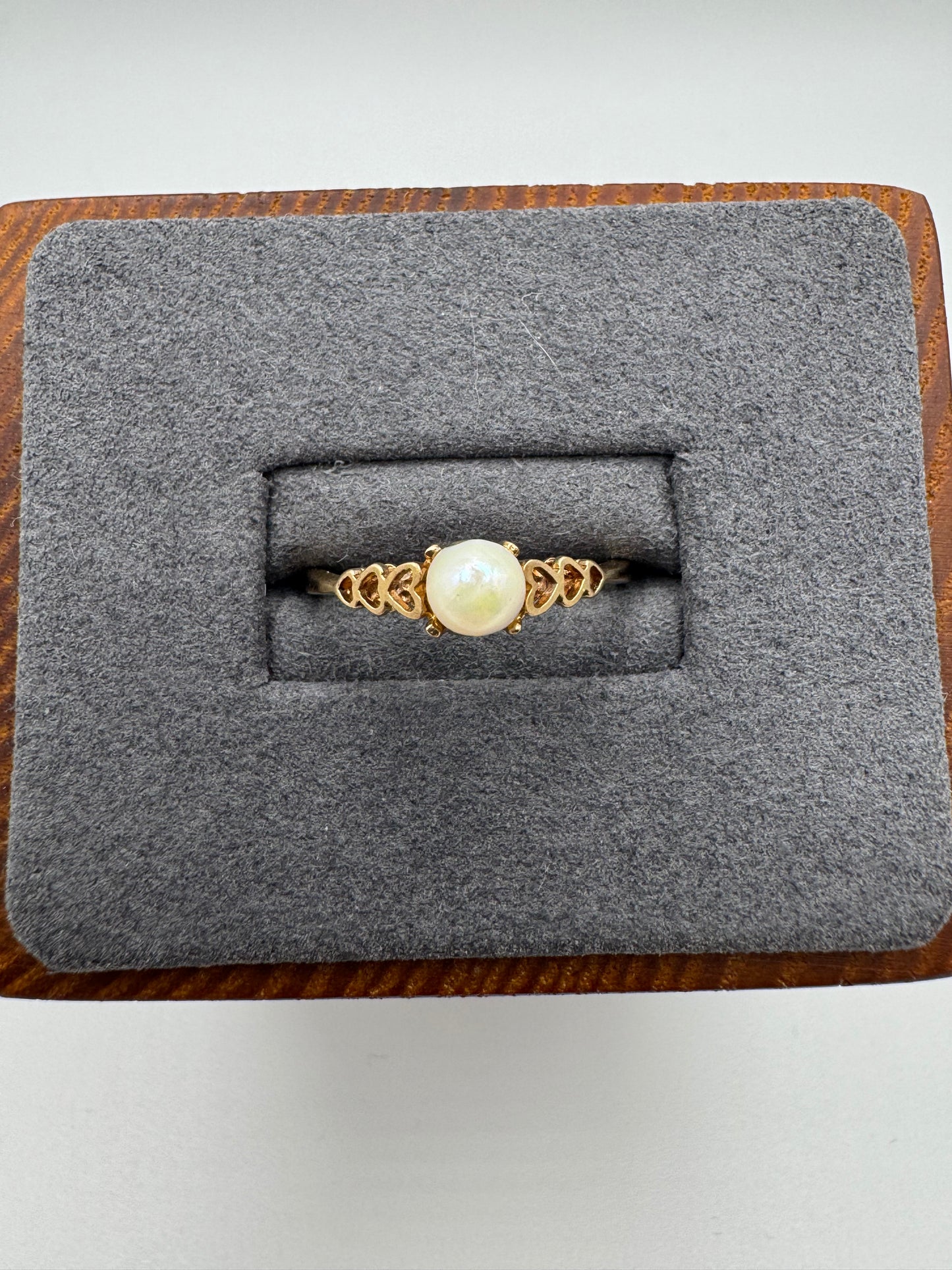 9ct gold pearl ring