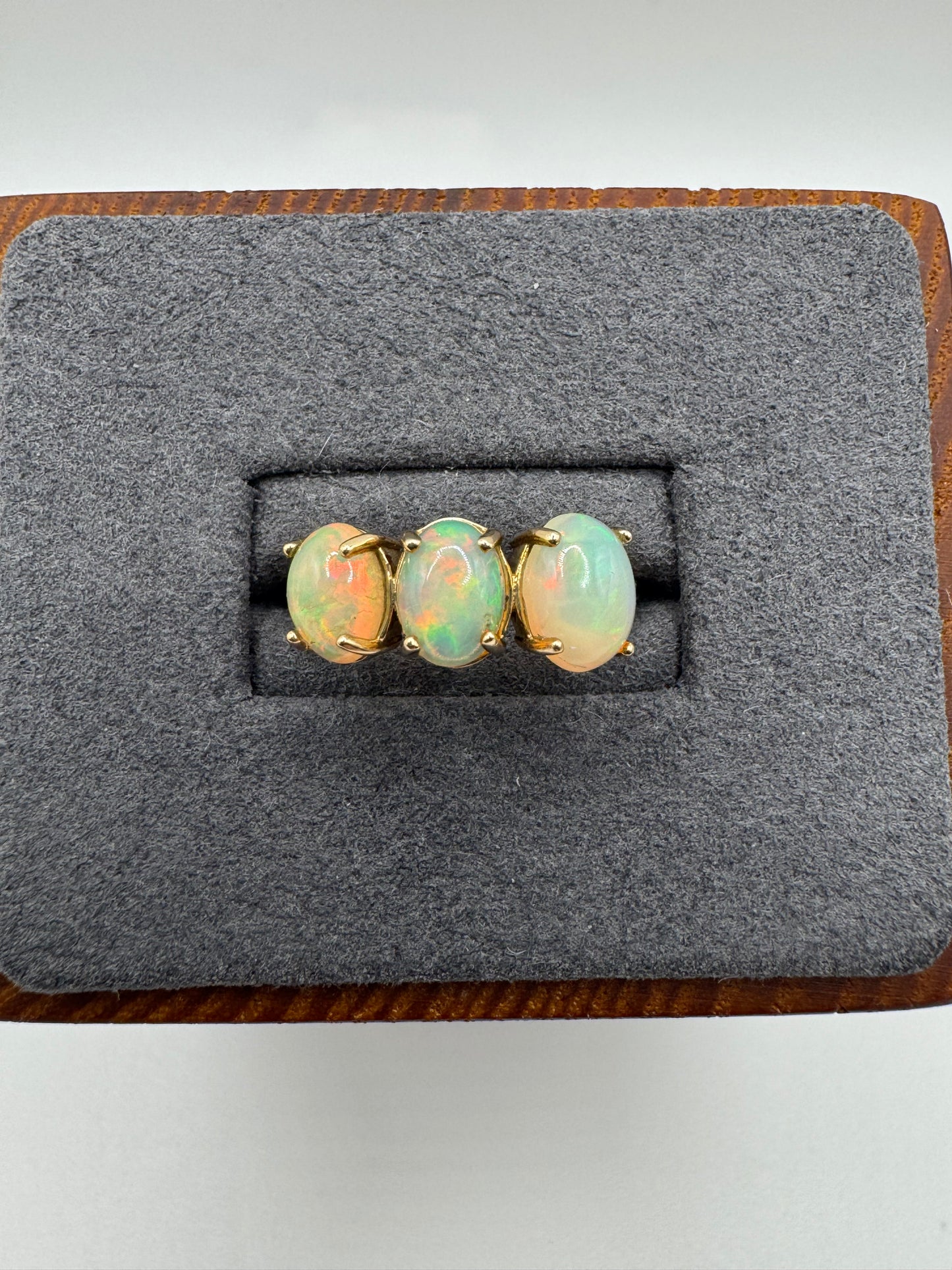 9ct gold opal ring