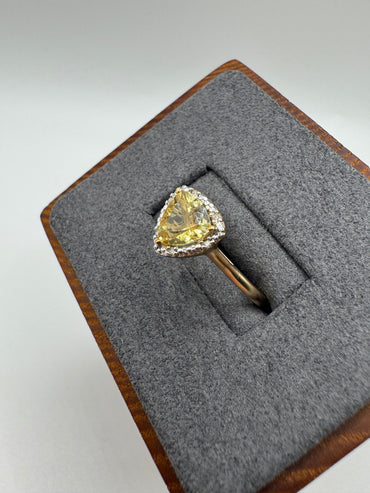 9ct gold quartz and diamond ring