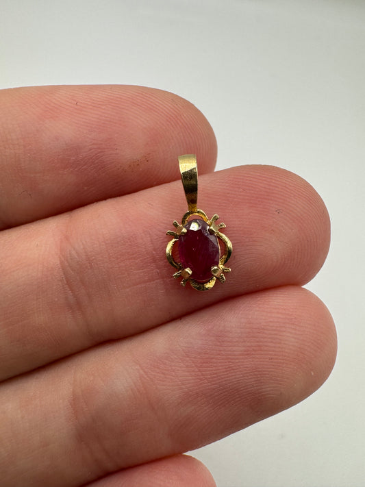 9ct gold ruby pendant
