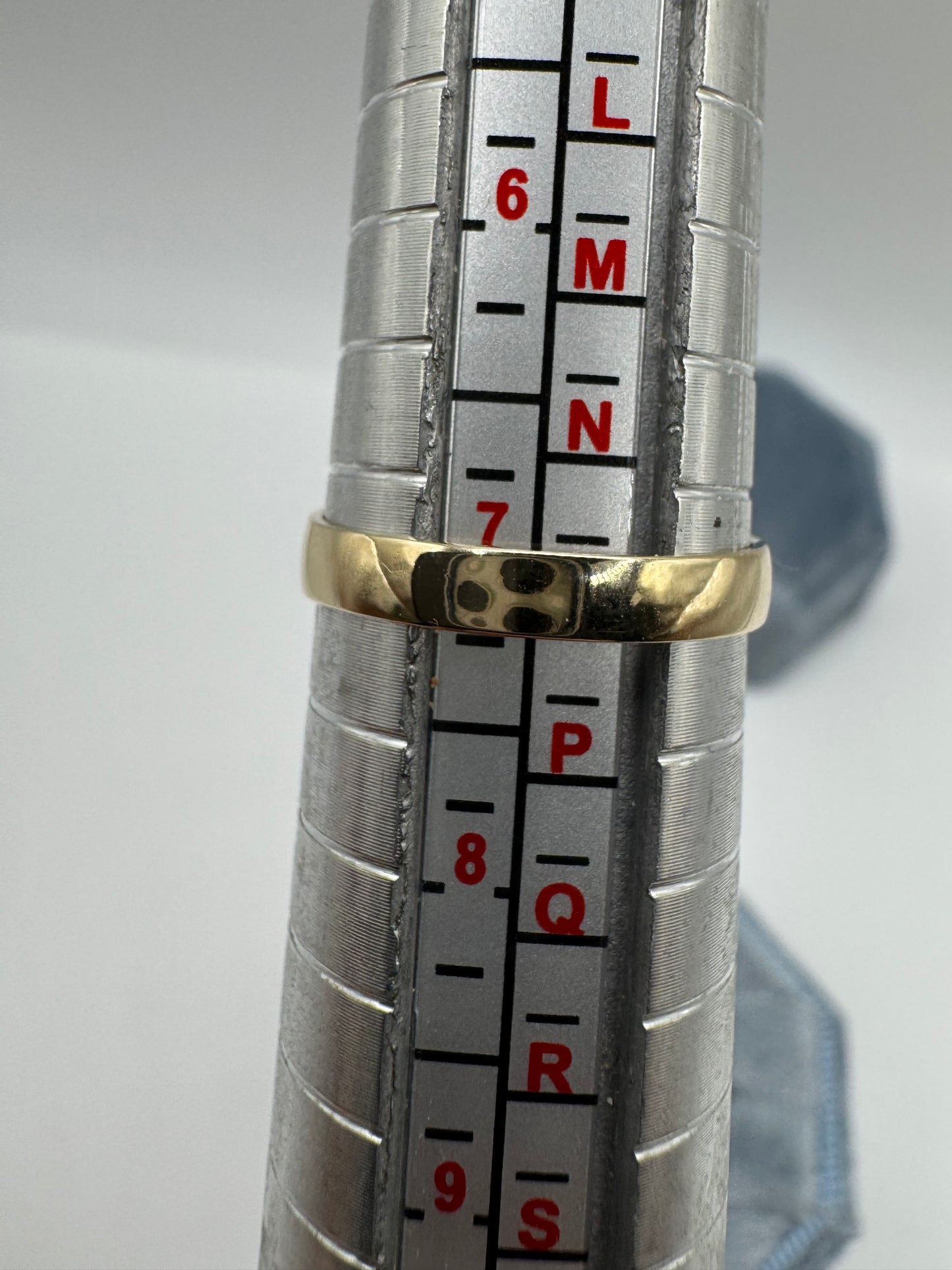 9ct gold engraved buckle ring