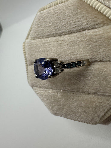 9ct white gold tanzanite and 2 colour diamond ring