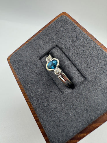 9ct gold topaz and diamond ring