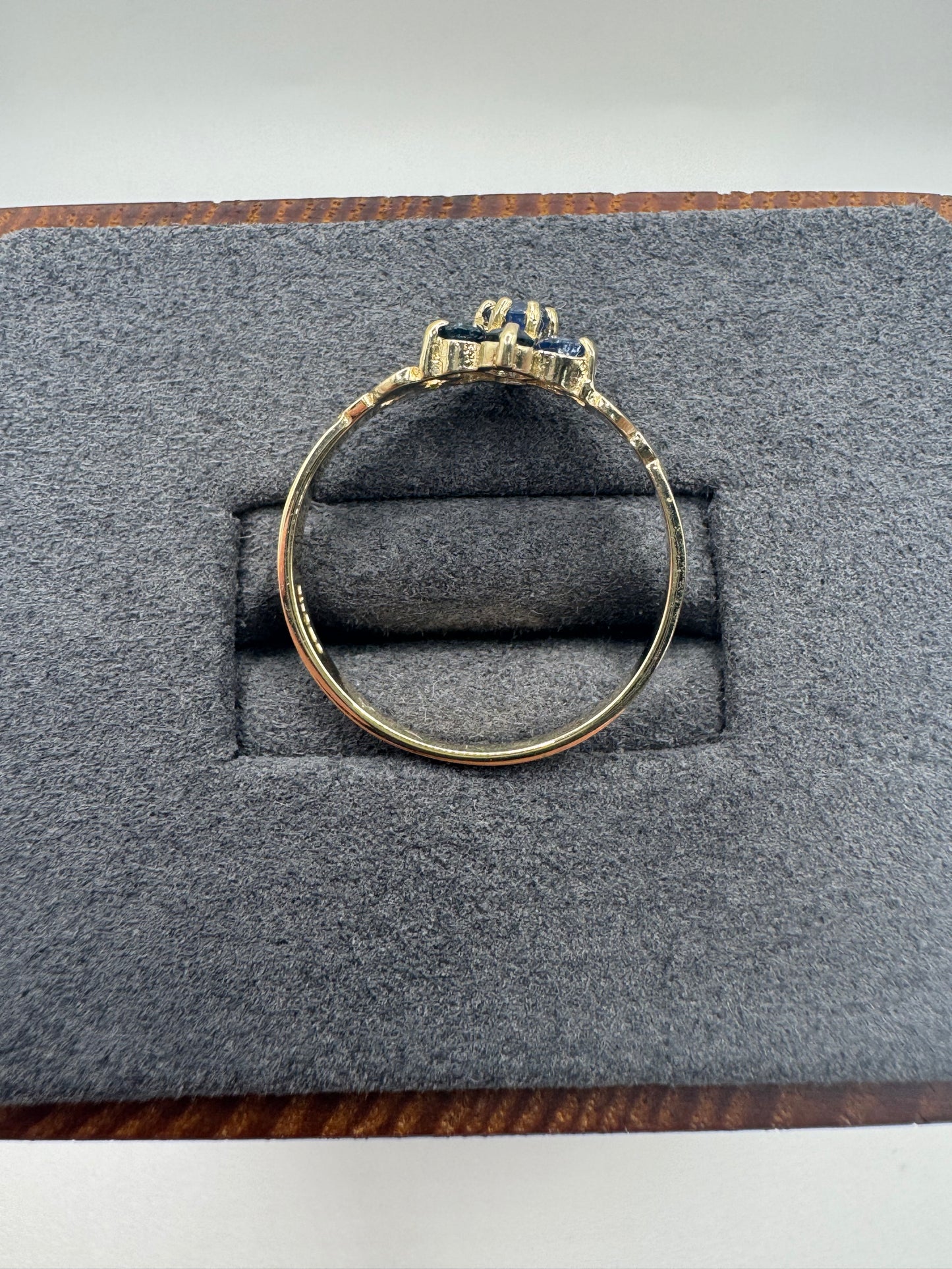9ct gold sapphire cluster ring