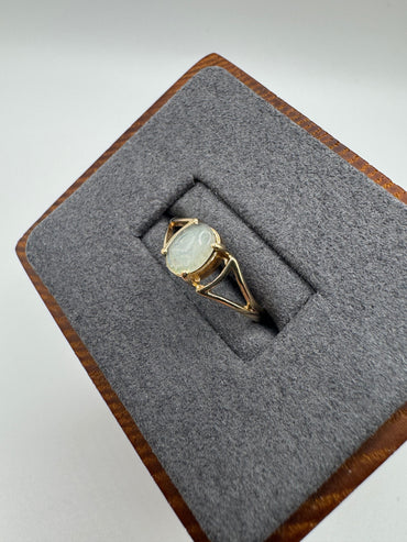 9ct gold quartz ring