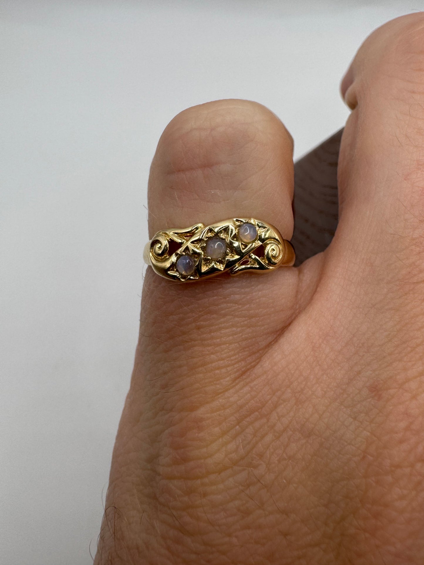 9ct gold moonstone gypsy ring