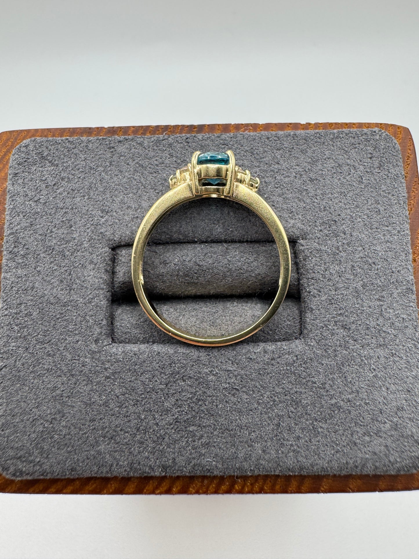 9ct gold topaz and diamond ring