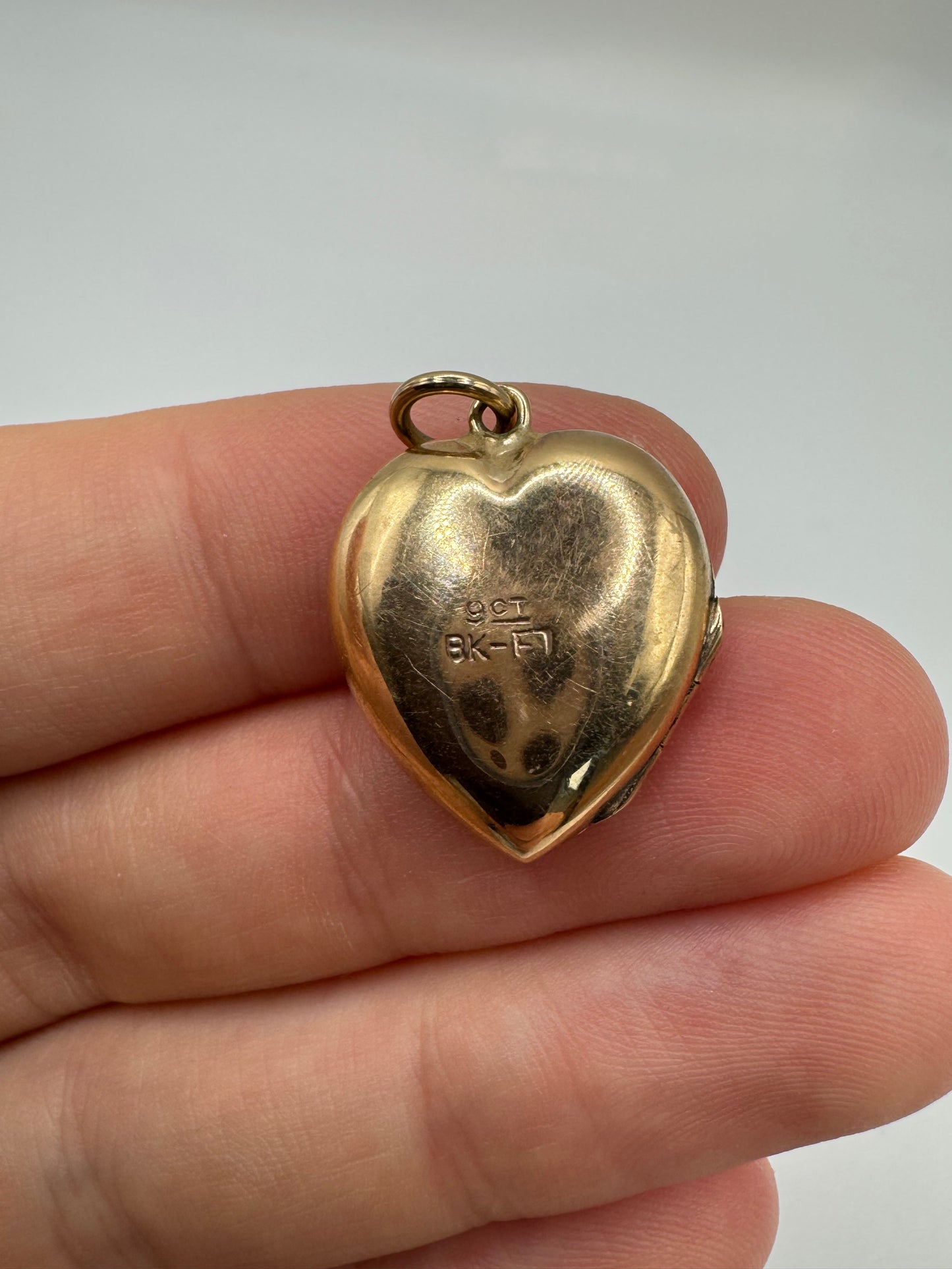 9ct gold front and back crucifix locket