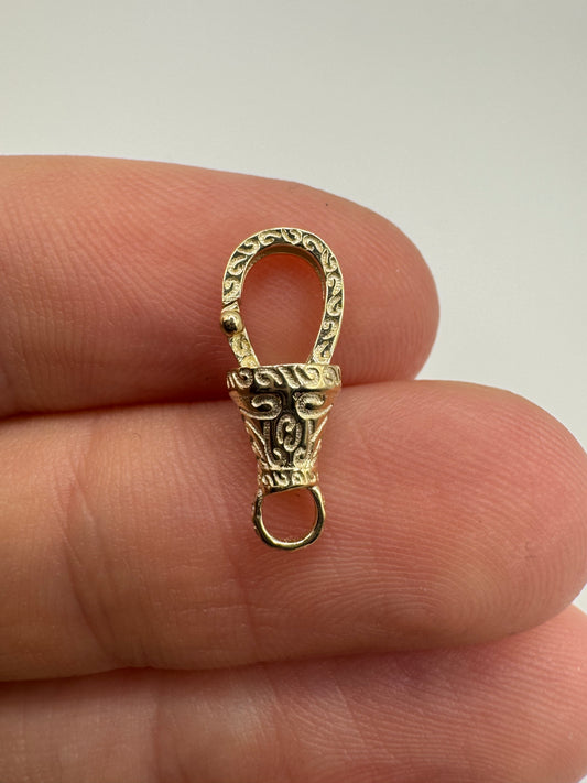 9ct gold 16mm engraved dog clip