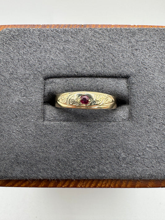 9ct gold ruby engraved gypsy ring