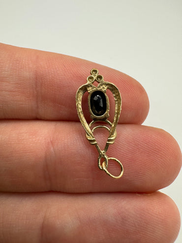9ct gold sapphire pendant