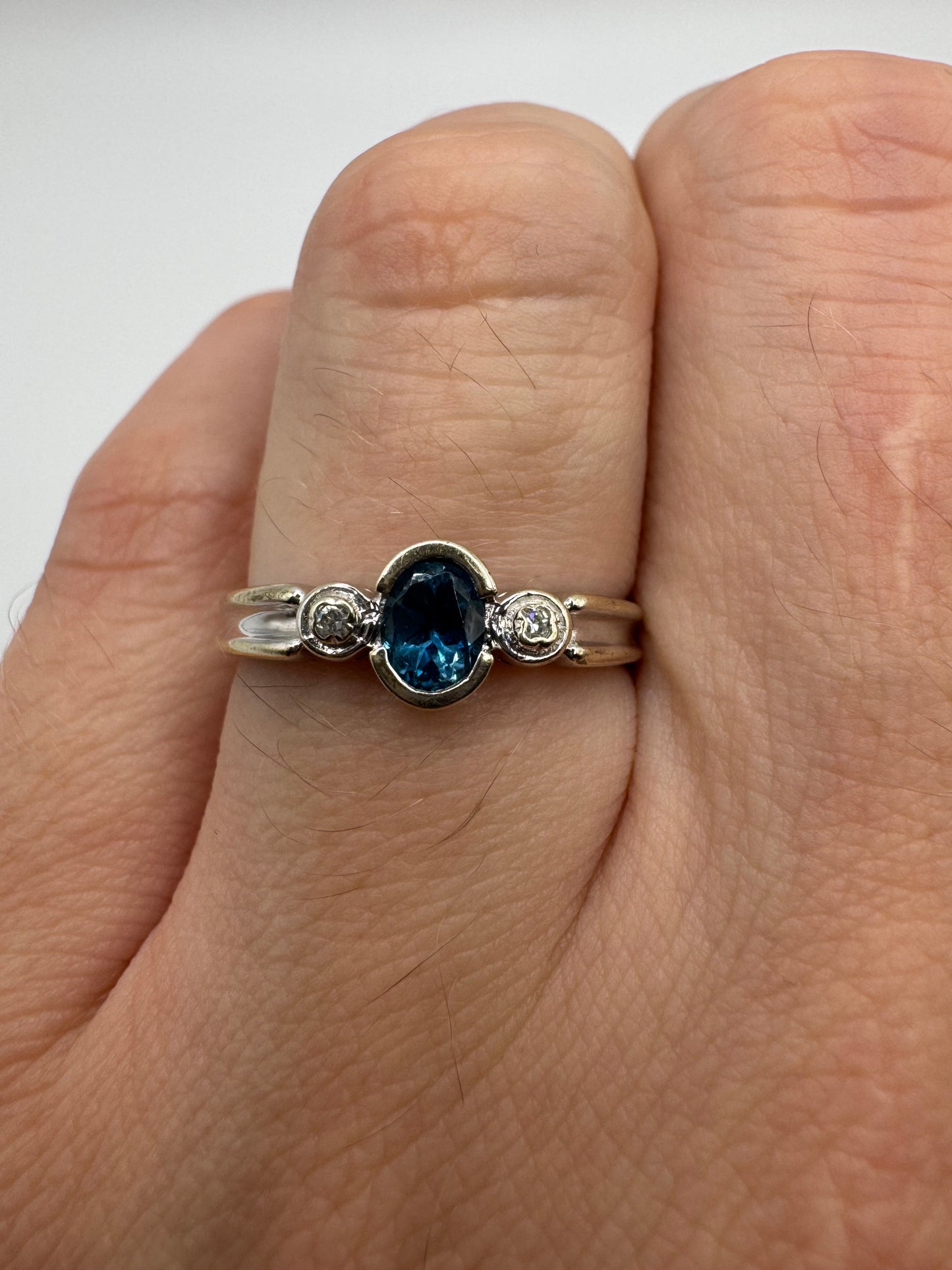 9ct white gold topaz and diamond ring