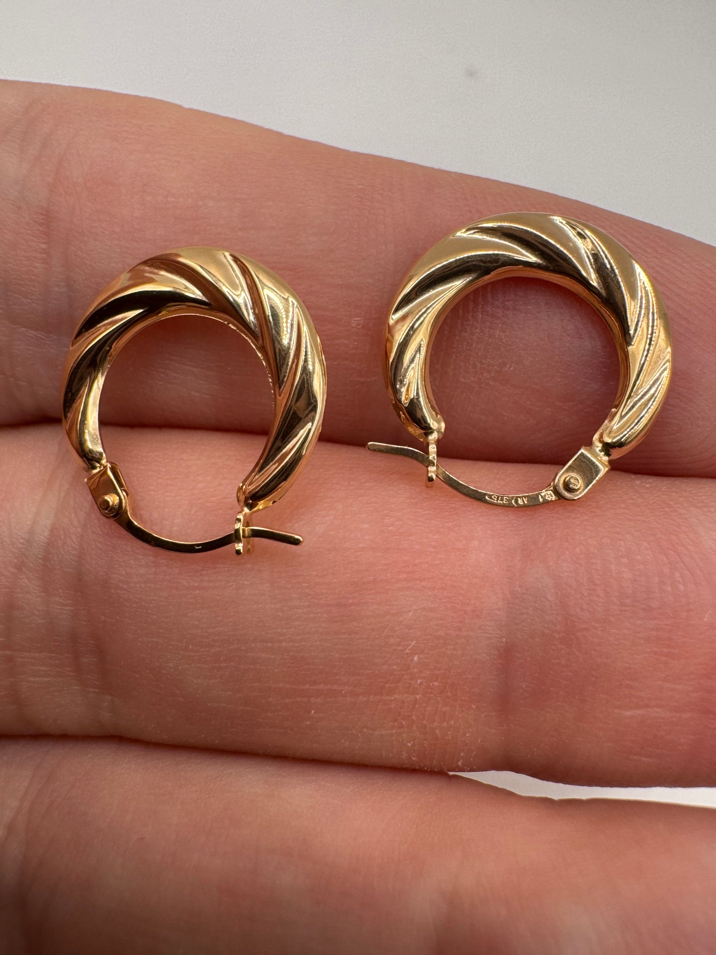 9ct gold patterned creole earrings