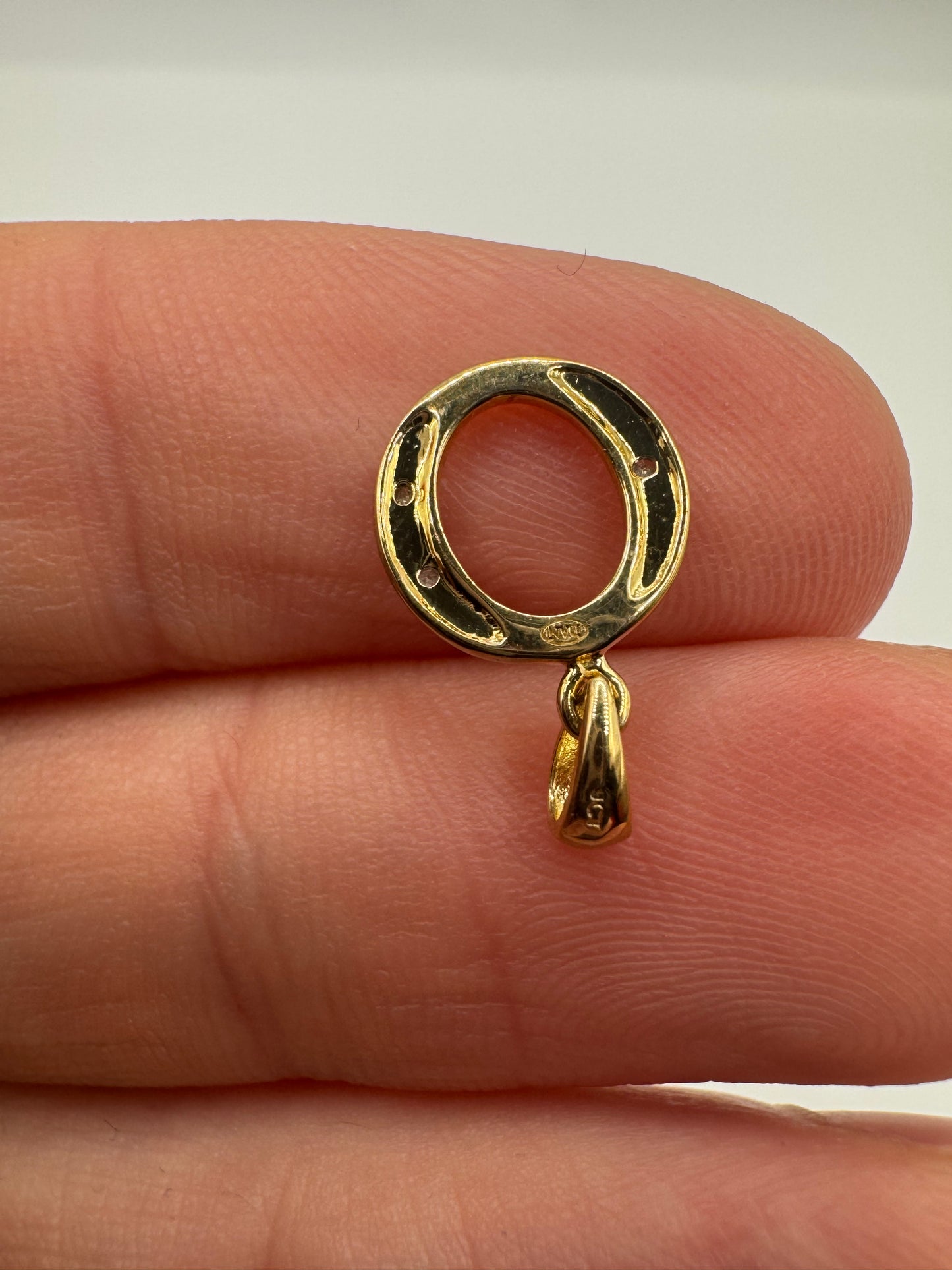 9ct gold diamond initial O pendant