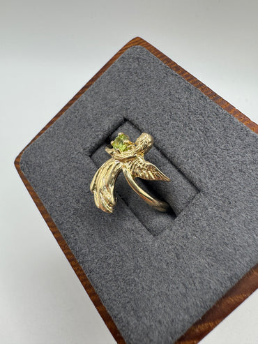 9ct gold peridot angel ring