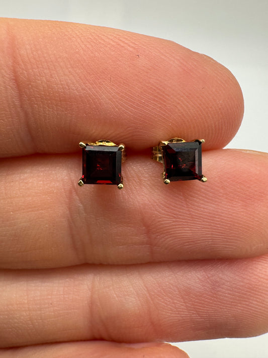 9ct gold garnet earrings
