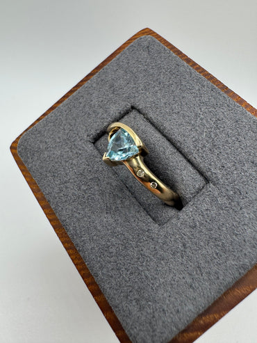 9ct gold topaz and diamond ring