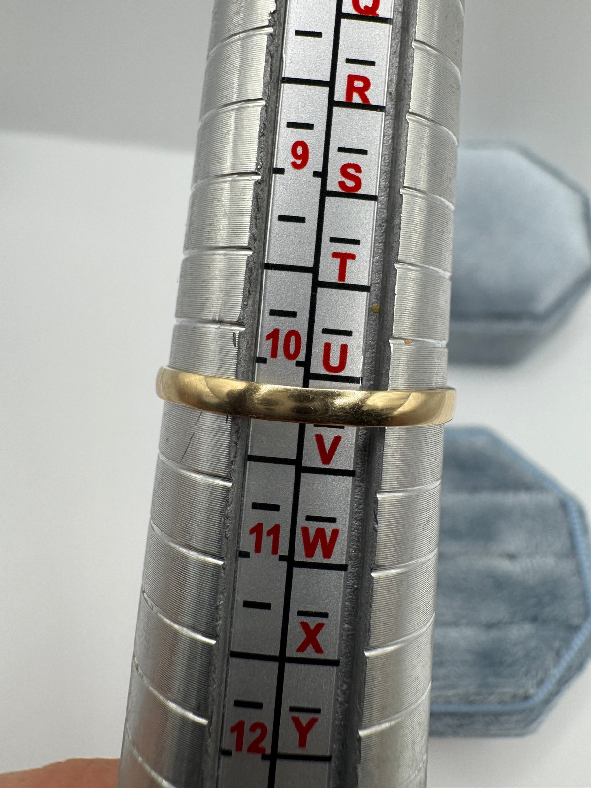 9ct gold engraved signet ring