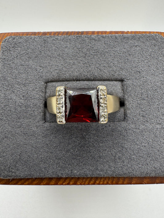 9ct gold garnet and diamond ring