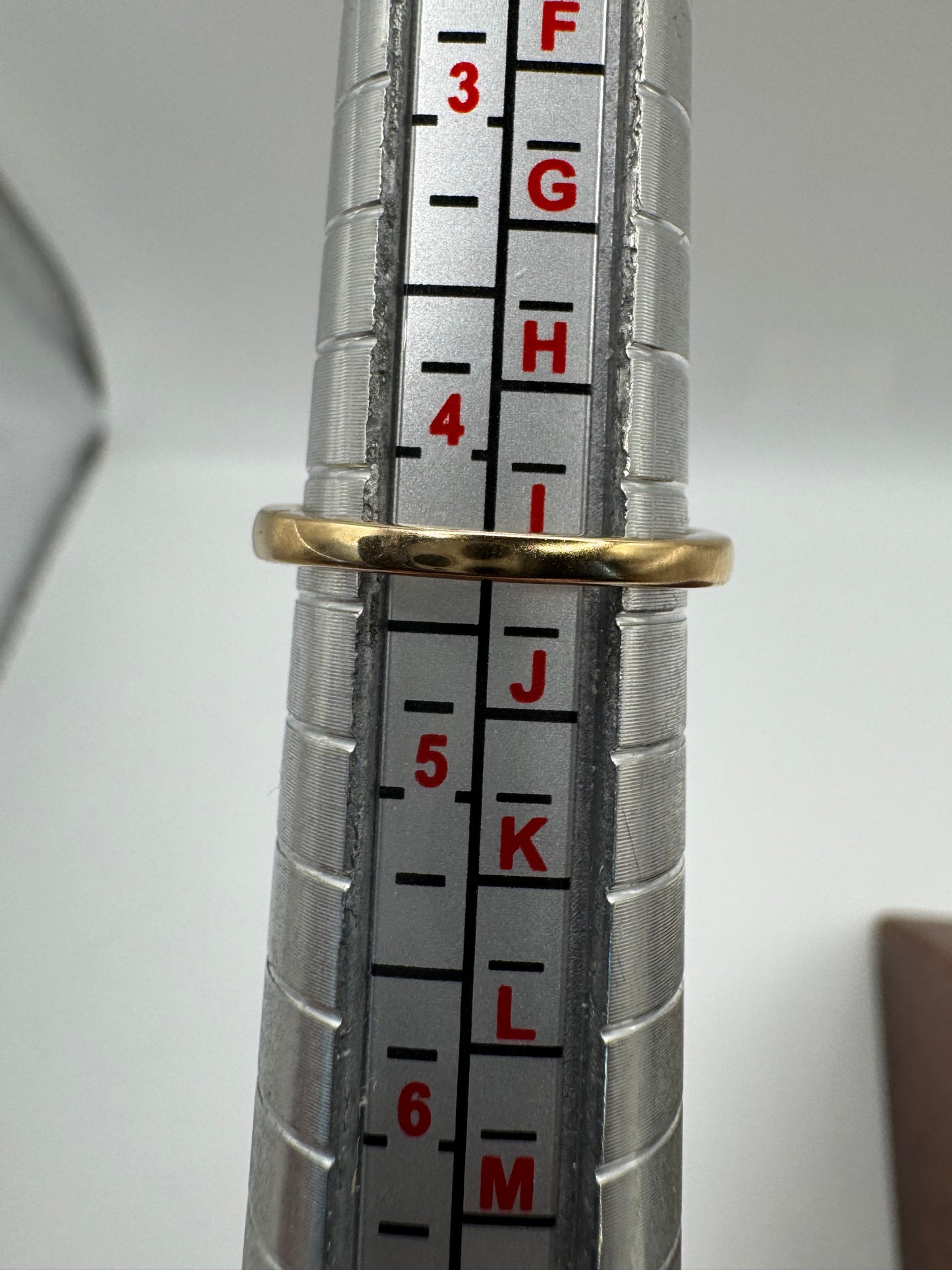 9ct gold garnet and diamond ring