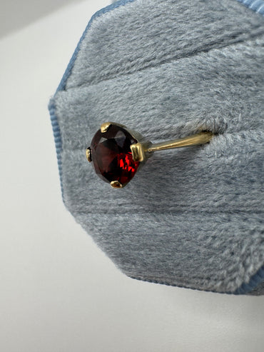 9ct gold garnet ring