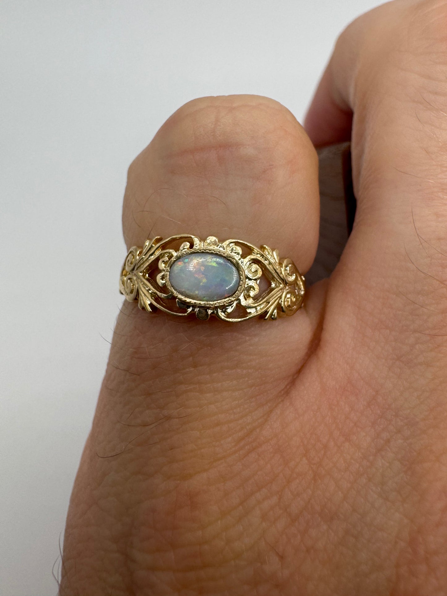 9ct gold opal ring