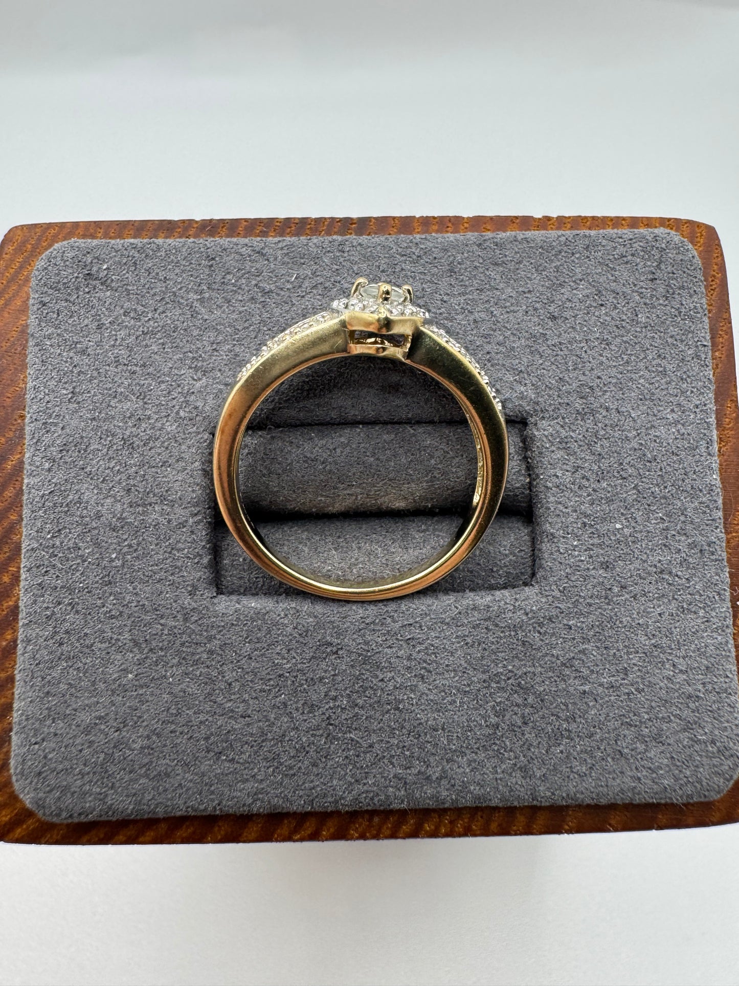 9ct gold quartz and diamond ring