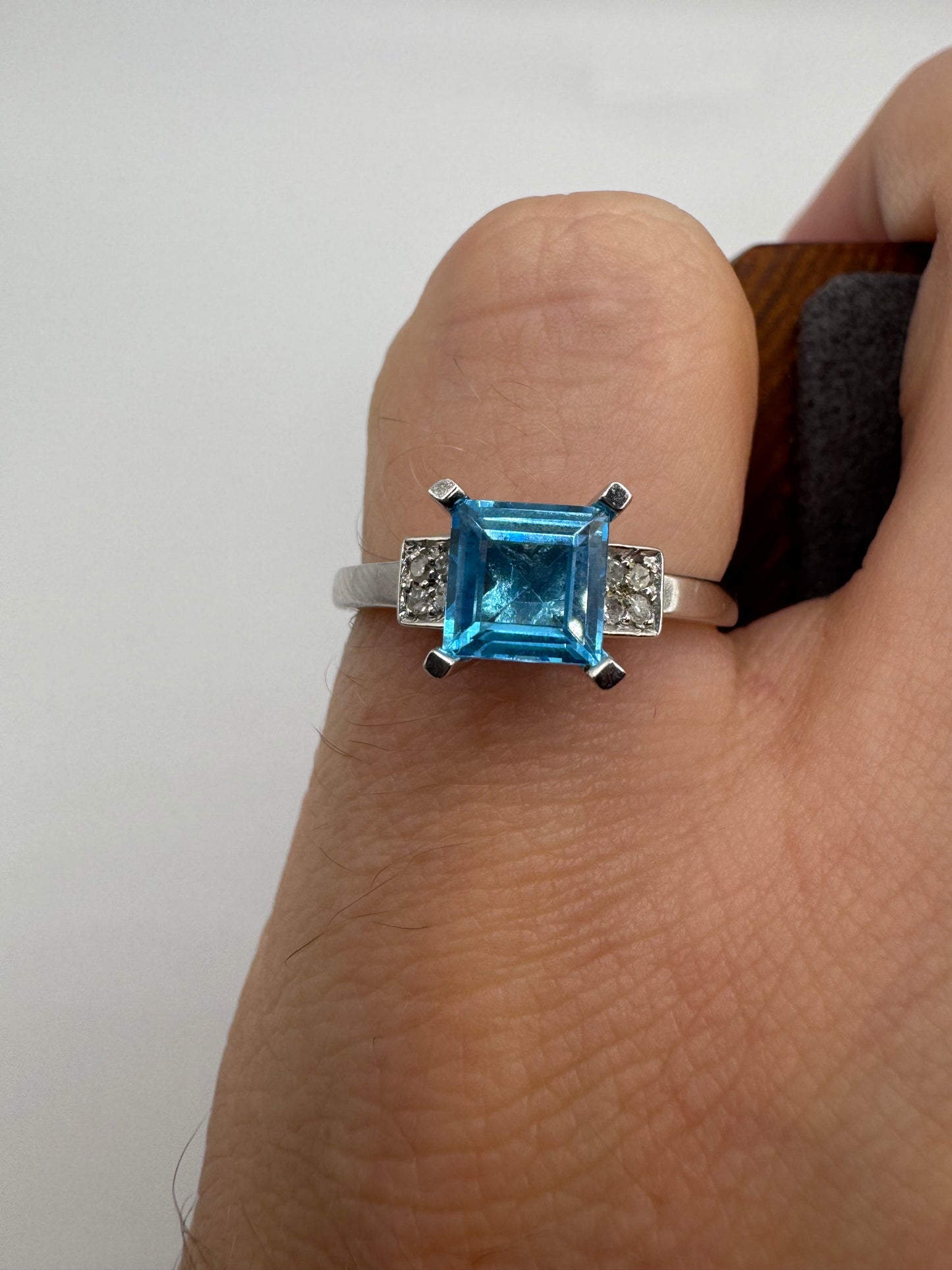 9ct white gold topaz and diamond ring