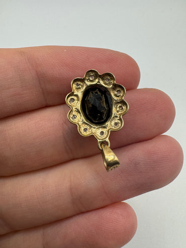 9ct gold sapphire and diamond pendant