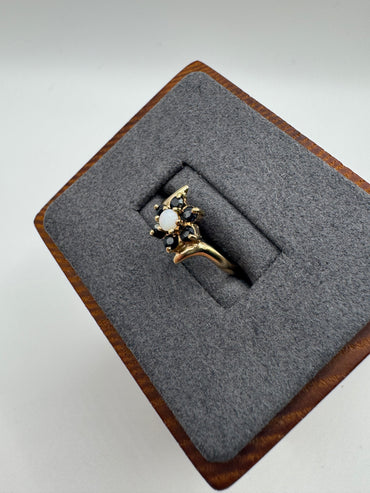 9ct gold sapphire and opal ring