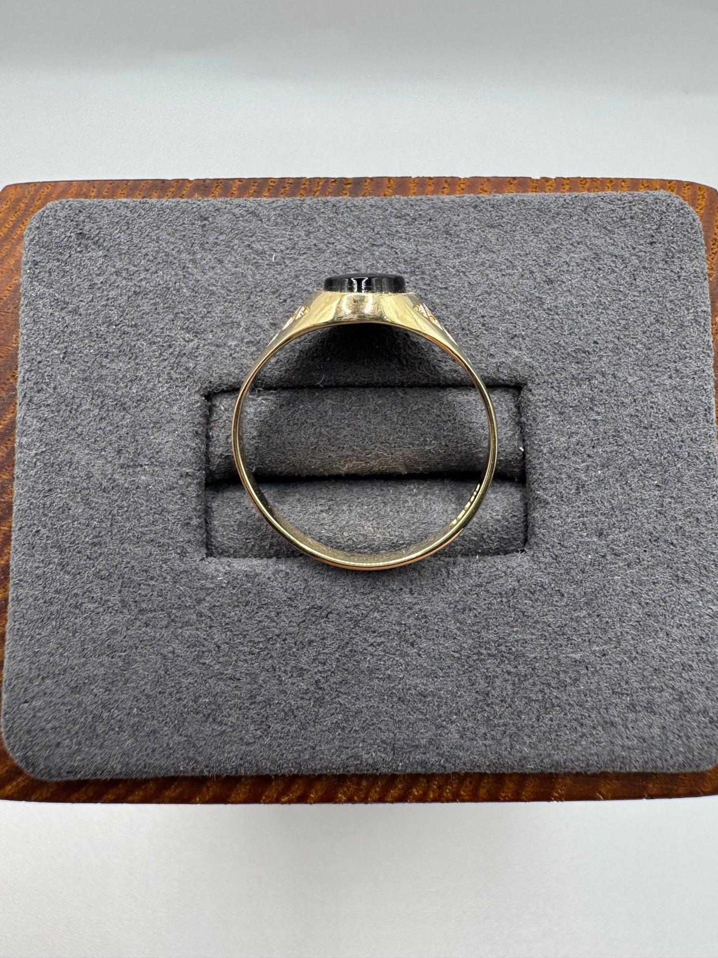 9ct gold onyx signet ring