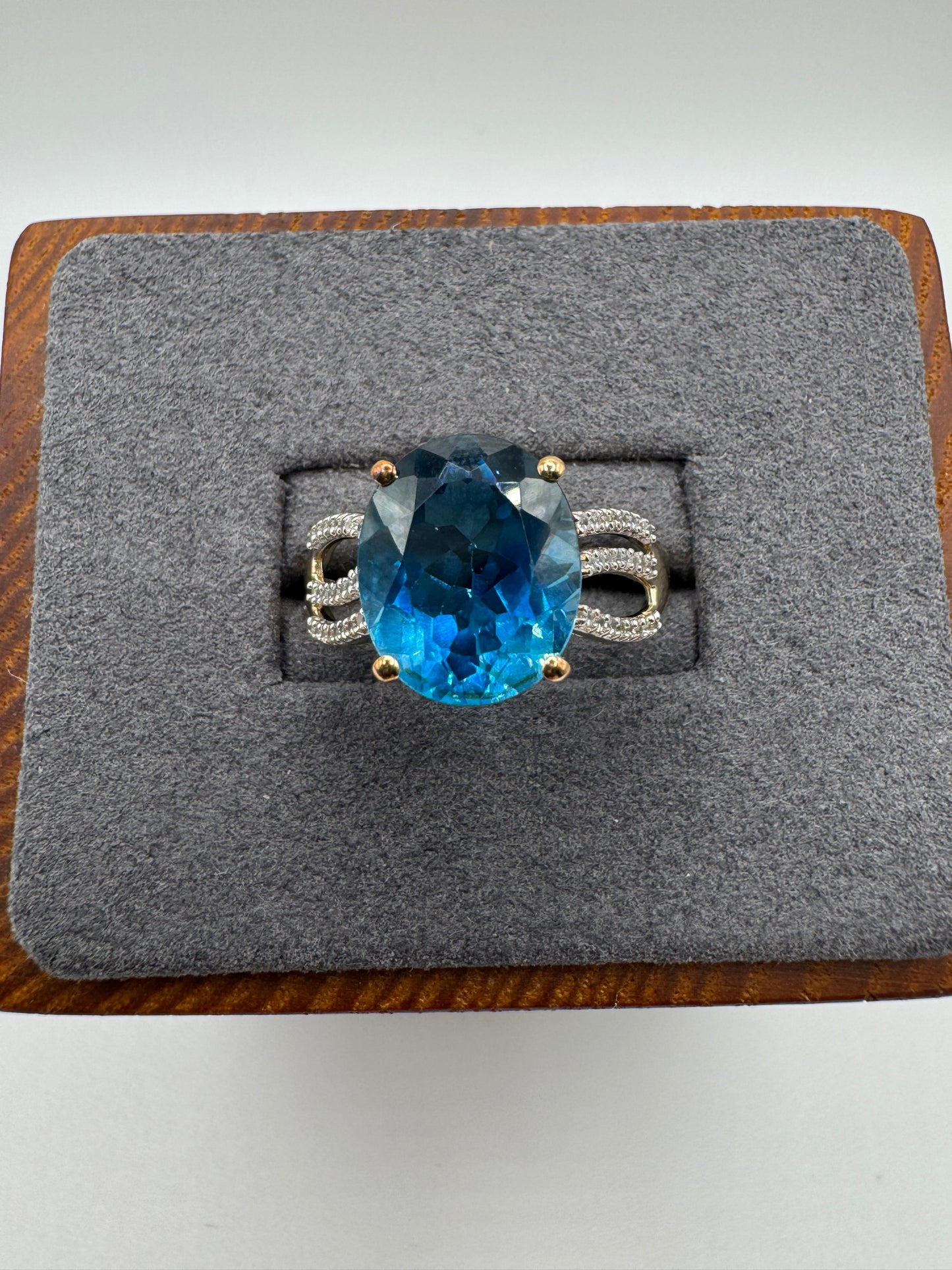 9ct gold topaz and diamond ring